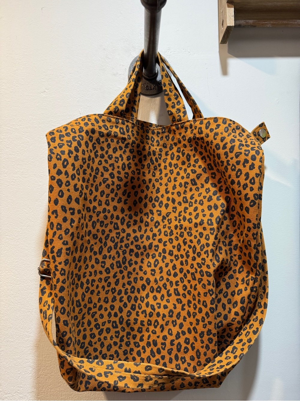 BAGGU horizontal duck bag in leopard print
